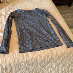 Lululemon longsleeve running shirt heather black 6